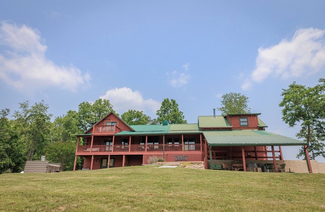 The Lodge at Joe Walker Hollow, privacy at its best with plenty of family space