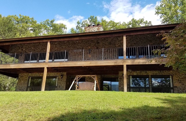 The Lodge in Sugar Hollow -Charlottesville near Crozet