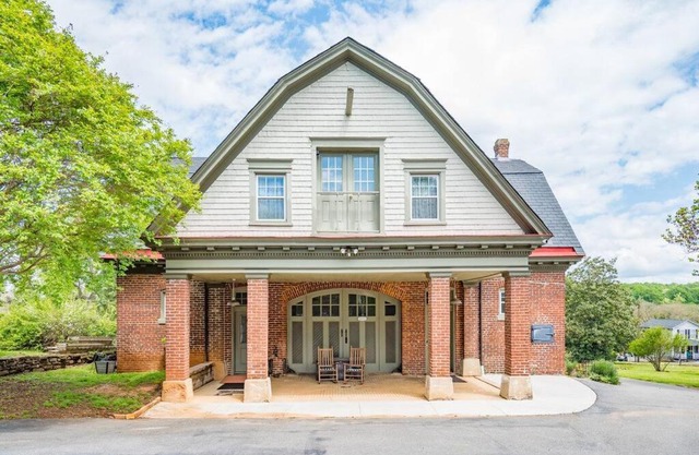The Long Run - 2 CA King Sized Beds+ - Sleeps 8-10