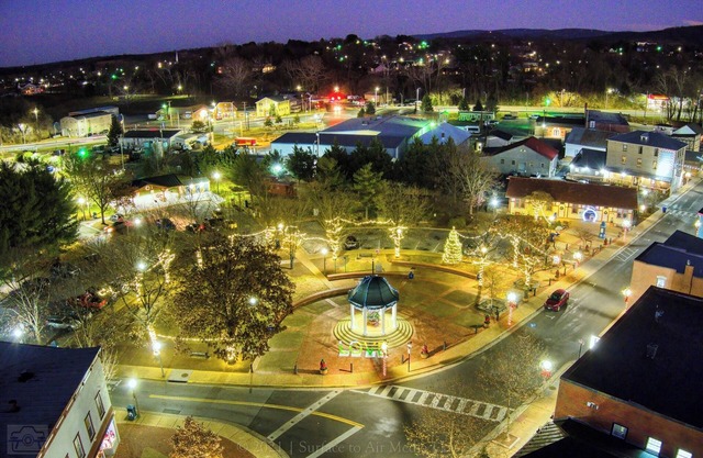 'The Lorraine' Cozy and Modern 2 BR in Downtown~Main St~Shenandoah River~Skyline