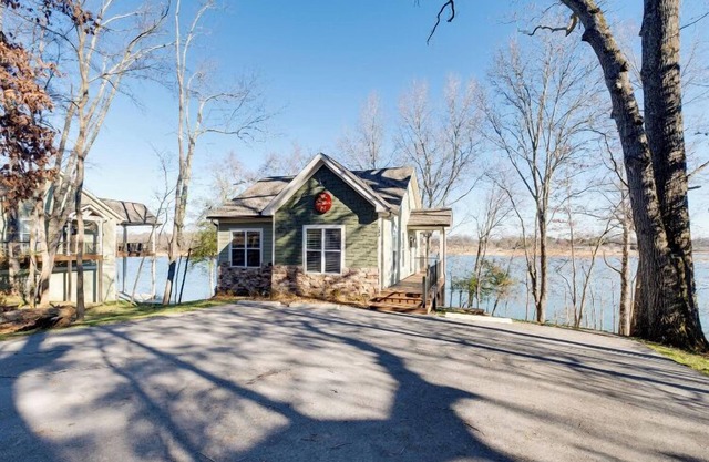 The Love Shack - Waterside Cottage #1 with a DOCK on Tims Ford Lake at Twin Creeks Marina & Resort