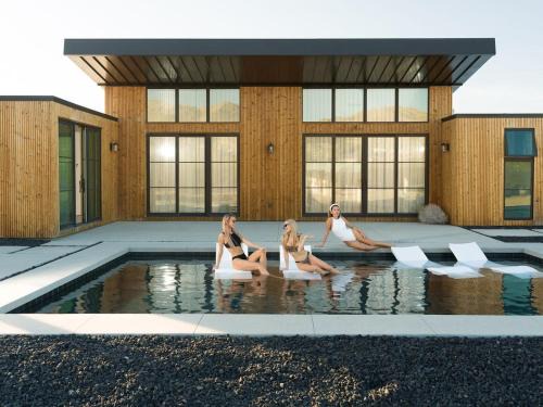 The Lunawood - Lux Home Pool and Spa