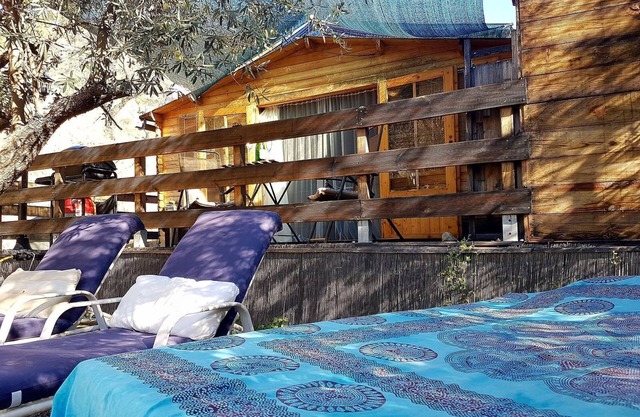 "The Luv Shack" Private Wooden Cabin with Aqua Bubble Spa and airconditioning