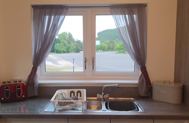 The MacGregor is a stylish pet friendly two bedroom apartment located in the center of Aviemore
