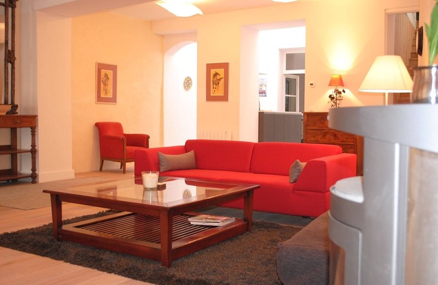 The Maison: Built In 1729, The House Overlooks The Dordogne River 40M away
