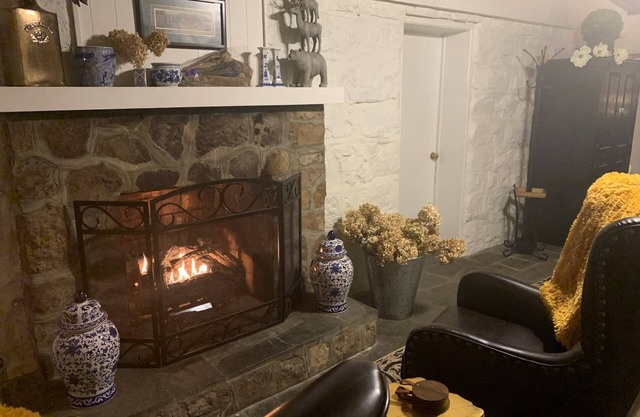 The Manse at Warm Springs - 5 bdrm, pet friendly, 1 mi from Warm Springs Pools