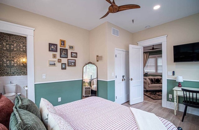 The Marietta Square Manor