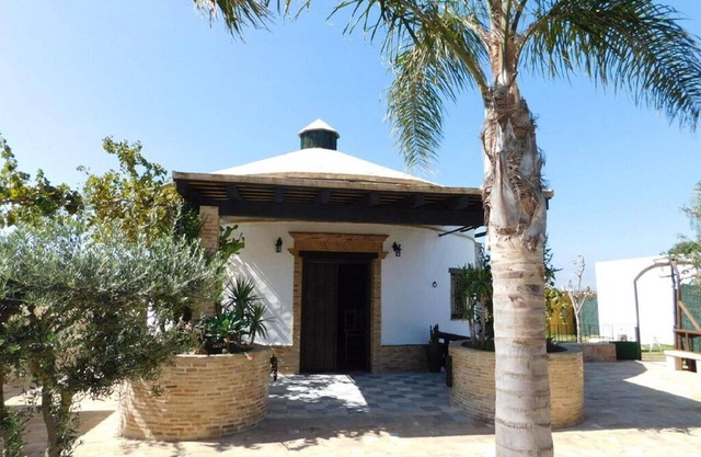 The mill, comfortable round house with pool and artistic rock garden