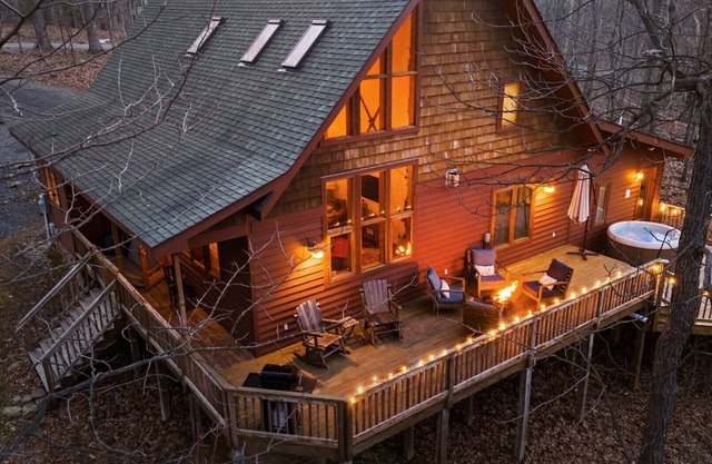 The Moose Lodge-Hot Tub/Game Room/Fire Pit/Grill/Walk to Slopes-0.7mi to Lodge