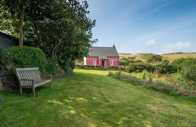 The Nant, Holiday Cottage Abereiddy, Sleeps 5, 3 bedrooms, bathrooms
