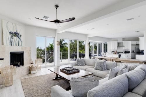 The Narrows- Stunning Bayfront Villa on Captiva
