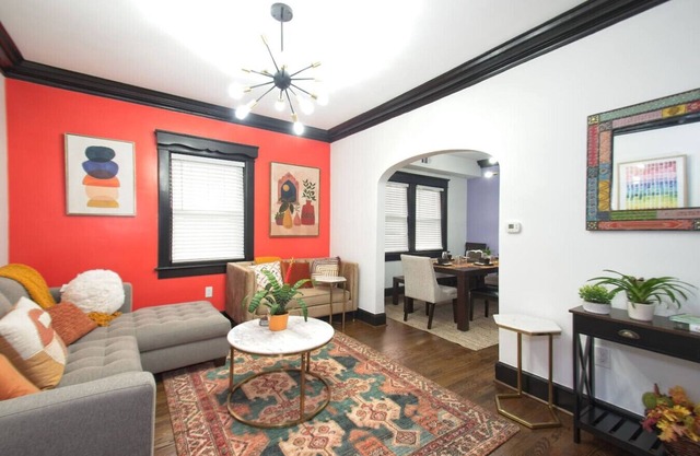 The Navel Nalle: Downtown Bungalow, Patio, Parking