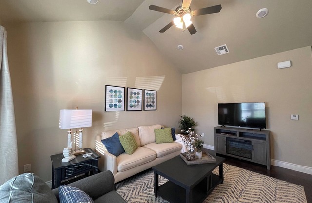 The Nest at Belmont Village - 30+ day rentals - Conveniently located near Baylor