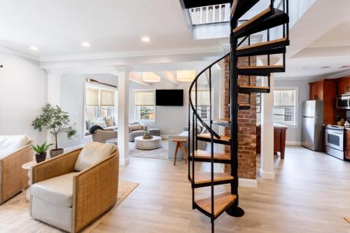 The Newport Lofts - 410 Thames Street