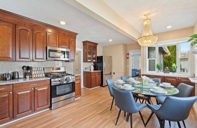 The Niche: A cozy perfection!nNewly Renovated Family Friendly! Near Boston