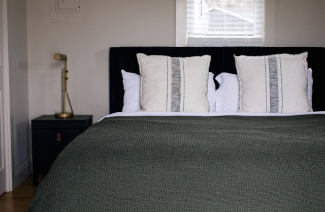 The Nomad - Tiny Home at Mane + Co. with King Bed