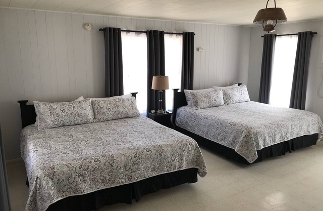 The Nueces River Retreat - Room #4