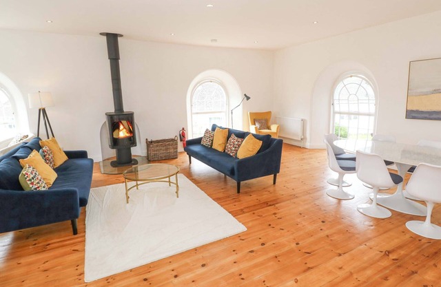 THE OLD CHAPEL, family friendly, luxury holiday cottage in Newquay