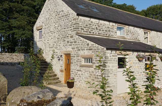 The Old Farmhouse - 2 Bedroom property, stunning character, views & location
