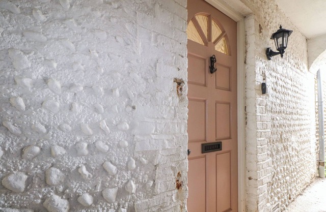 THE OLD POST OFFICE, pet friendly, with open fire in Littlehampton