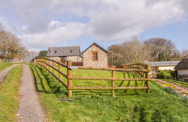 THE OLD STABLE, pet friendly, with open fire in Sidbury