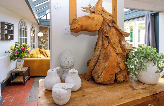 THE OLD SUNDAY SCHOOL, pet friendly, with hot tub in Richmond