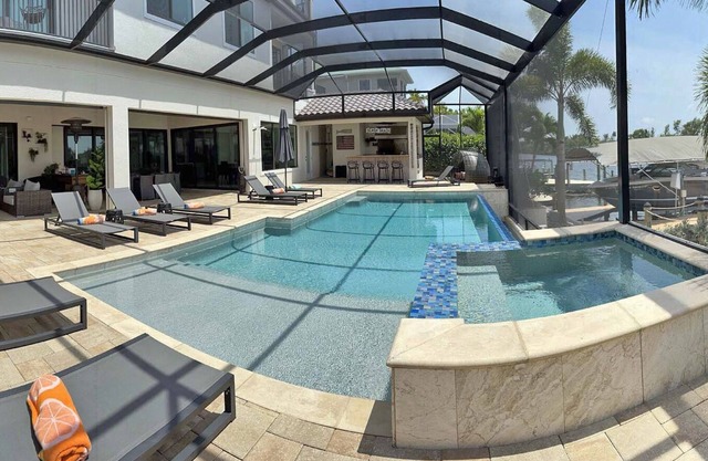 The One: Modern Style Prime Home, West Exposure, WOW View +Sunset@Spreader Canal