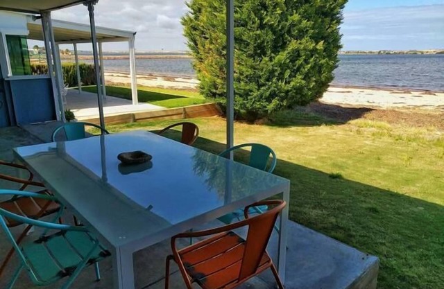 The Only white Beachfront House in pt Broughton - 3 Beds + spa PET Friendly