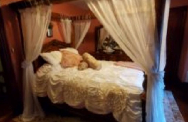 THE OPERA HOUSE SUITE AT TRAILS END B&B