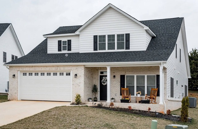 The Orchid, a Modern Clean Stress Free Stay in Forest VA