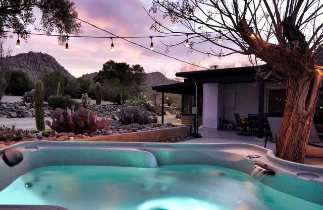 The Outpost Joshua Tree: Hot Tub, GameRoom, JTNP