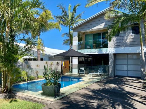 The Palm - Beachside Home with Heated Pool, Cinema & Games Room