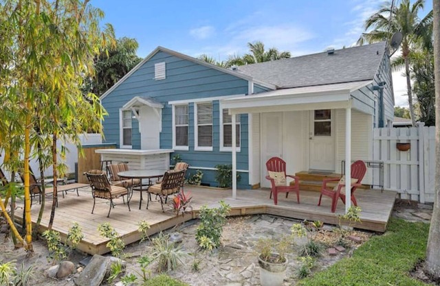 The Palm Cottage- 7 min drive to the beach