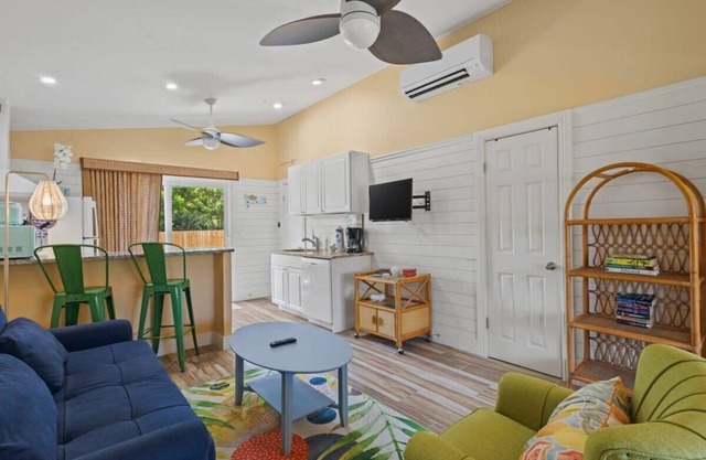 The Palms Cottage Three- A Green Haven on Sanibel's East End