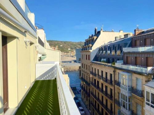 The Palms new, ac, terrace, calm near Old Town