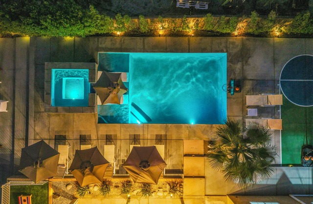 The Palms - Pool, Spa, BBQ, Games, Mountain Views