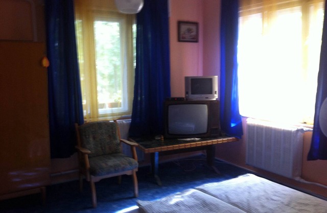The panoramic apartment has a beautiful view of the garden -St. Georg Berg .