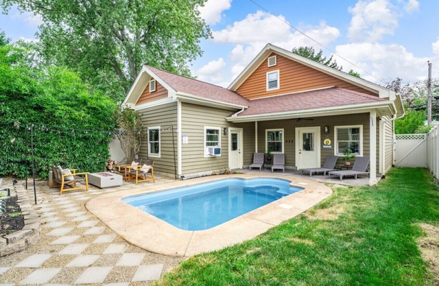 The Paper Plane: Pool|Sauna|Poker Room|Sleeps 8