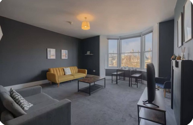 The Pavilion Home | Sleeps 10 | FREE Parking