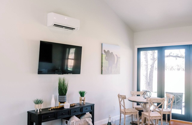 The Pearl/Casita #8 - Private Porch, Luxury, Country Feels, Walk to Wineries