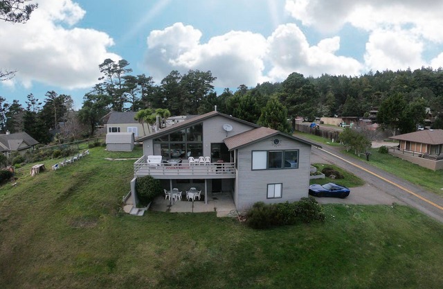 The perfect vacation rental in Gualala, CA. Month Long Vacation Rental (31+)