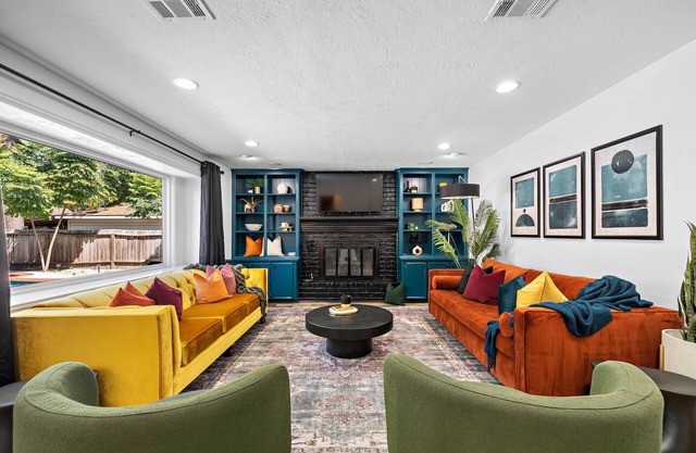 The Pines | Sleeps 12 | Family | BBQ & Movie Night