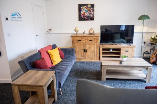 The Pines Villa 1 , Spacious 3BR , Home Cinema, Games & EV , Parking for 4 , Sleeps 10