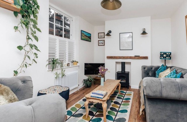 The Poppies - Central Henley 3 bedroom house with parking