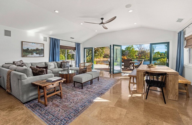 The Ranch House, Vineyards, on The Big Pond, a retreat for unforgettable stays.
