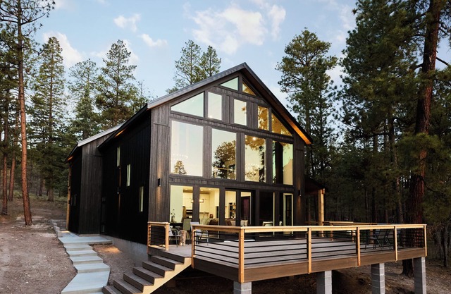 The Raven House, beautiful mountain views, Sleeps 10!