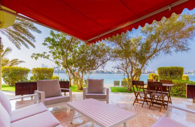 The rest in the villa near the beach is a tranquil and peaceful experience.