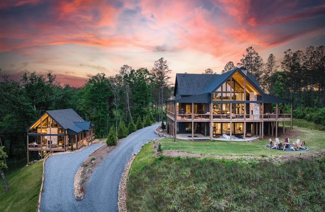 The Retreat at Oakwood – A High-End Stay for Large Groups & Gatherings