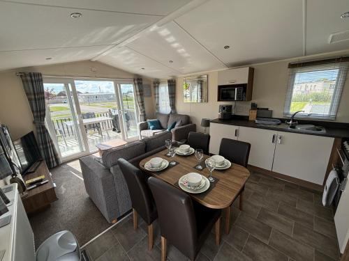 The Retreat 30, pet friendly & WiFi - Golden Palm Resort - Meadow Lakes Caravan & Lodge Hire