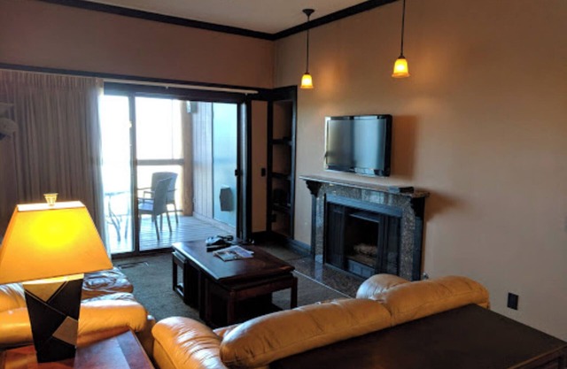 The Ridge Sierra Lake Tahoe Condo w/hot tub
